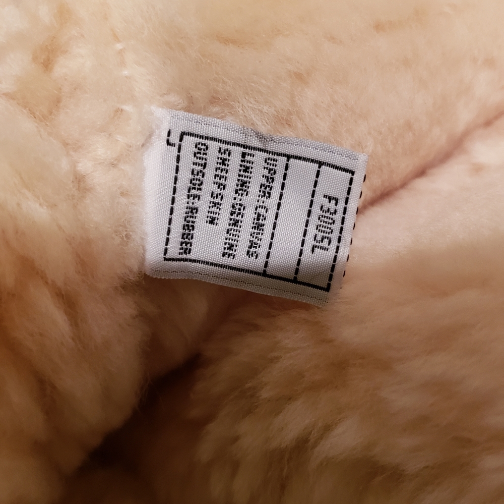 ***SOLD*** NEW UGG Boots - **Special Edition** ❤ - Picture 6 of 6